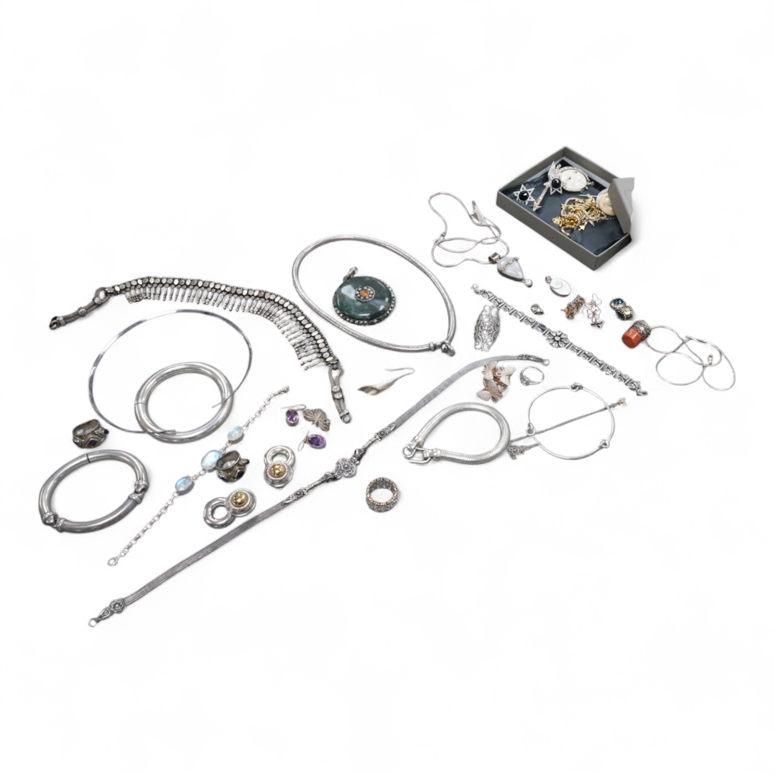 A quantity of assorted modern, silver, 925 and white metal jewellery, together with Butler & Wilson costume jewellery.